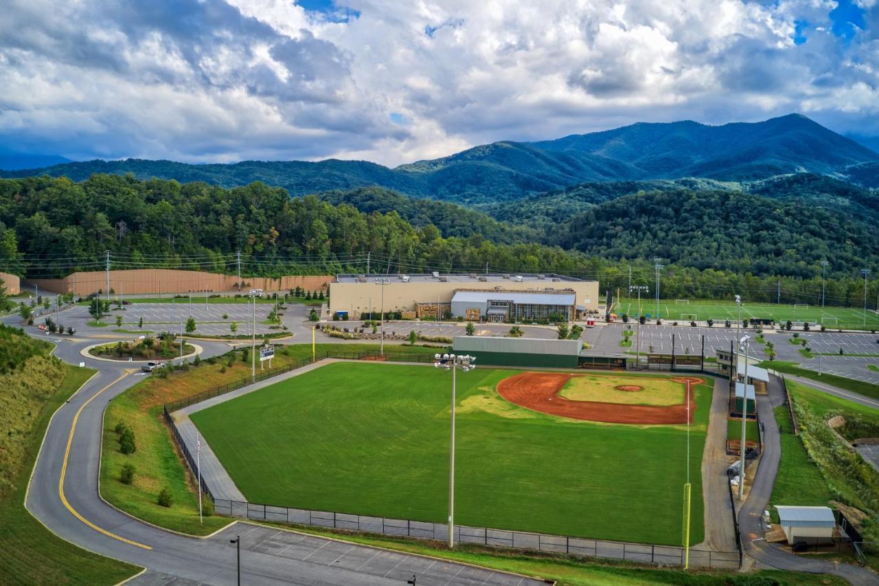 Mountain Haven: Dual Hot Tubs & Entertainment Hub Apartment Pigeon Forge Exterior photo