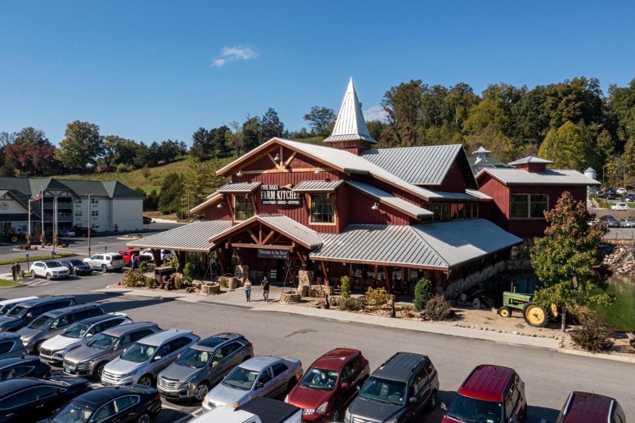 Mountain Haven: Dual Hot Tubs & Entertainment Hub Apartment Pigeon Forge Exterior photo