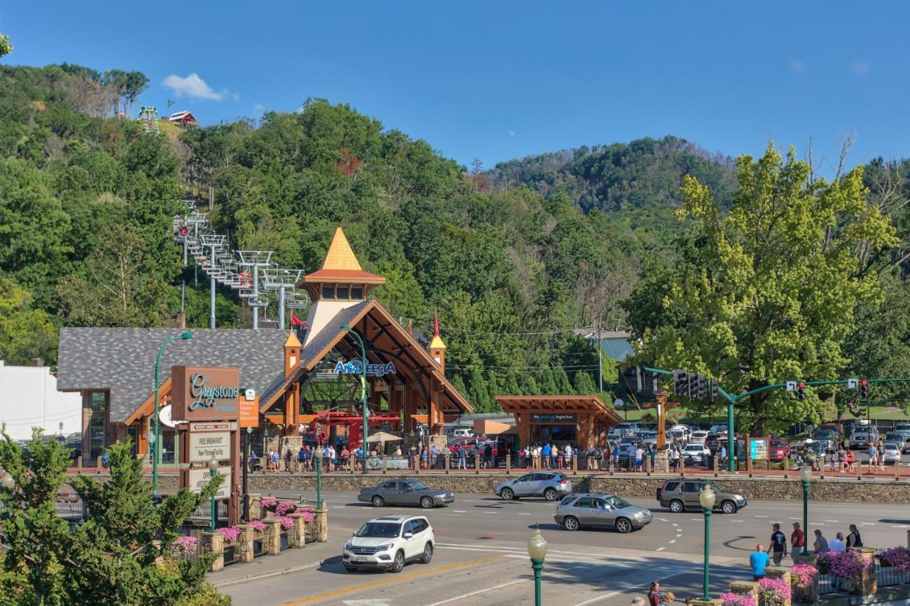 Mountain Haven: Dual Hot Tubs & Entertainment Hub Apartment Pigeon Forge Exterior photo